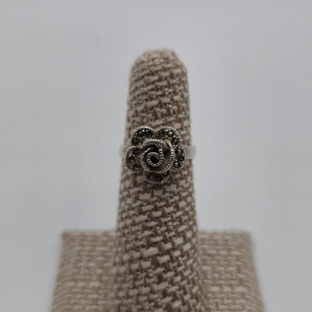Size 5.25 Sterling Silver Flower Marcasite Stone's Ring A2287